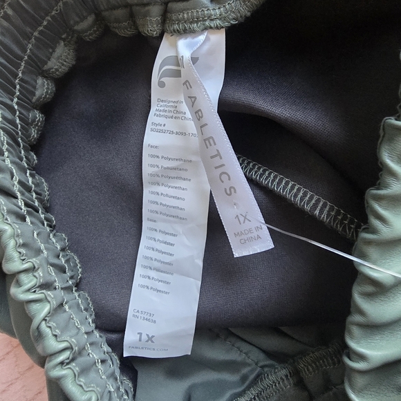 Fabletics, New, Smoke Green Vegan Leather High Waisted Pull-on Shorts, Size 1X - Picture 7 of 9